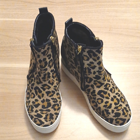 Steve Madden "Loxley" Leopard Print Hi Top  Zipper Sneakers in Size 8M - Picture 1 of 8